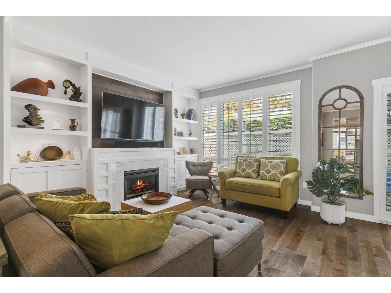 Property Photo:  1157 Vidal Street  BC V4B 3T4 