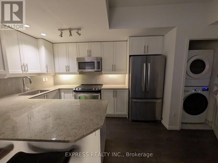 Property Photo:  85 East Liberty Street Th87  ON M6K 3R4 