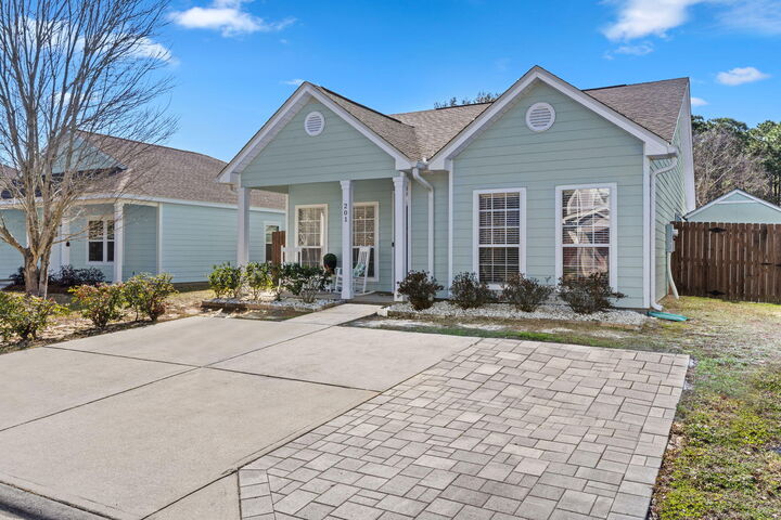 Property Photo:  201 Water Oaks Loop  FL 32459 