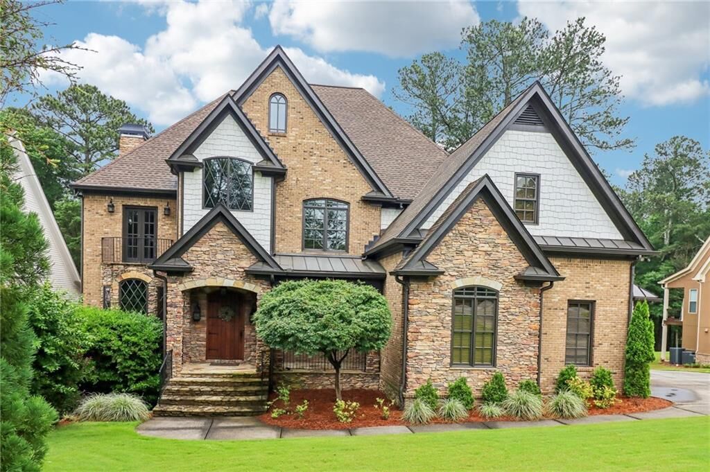 Property Photo: 6219 Woodlake Drive GA 30518