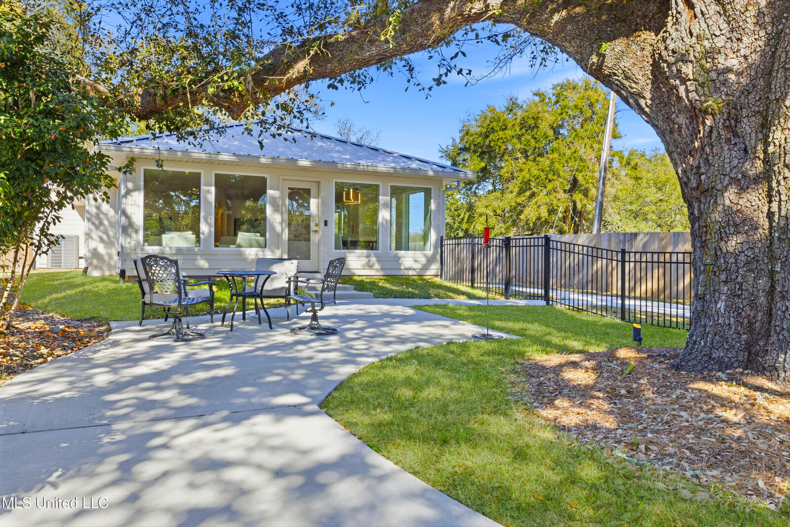 Property Photo:  1724 2nd Street  MS 39501 