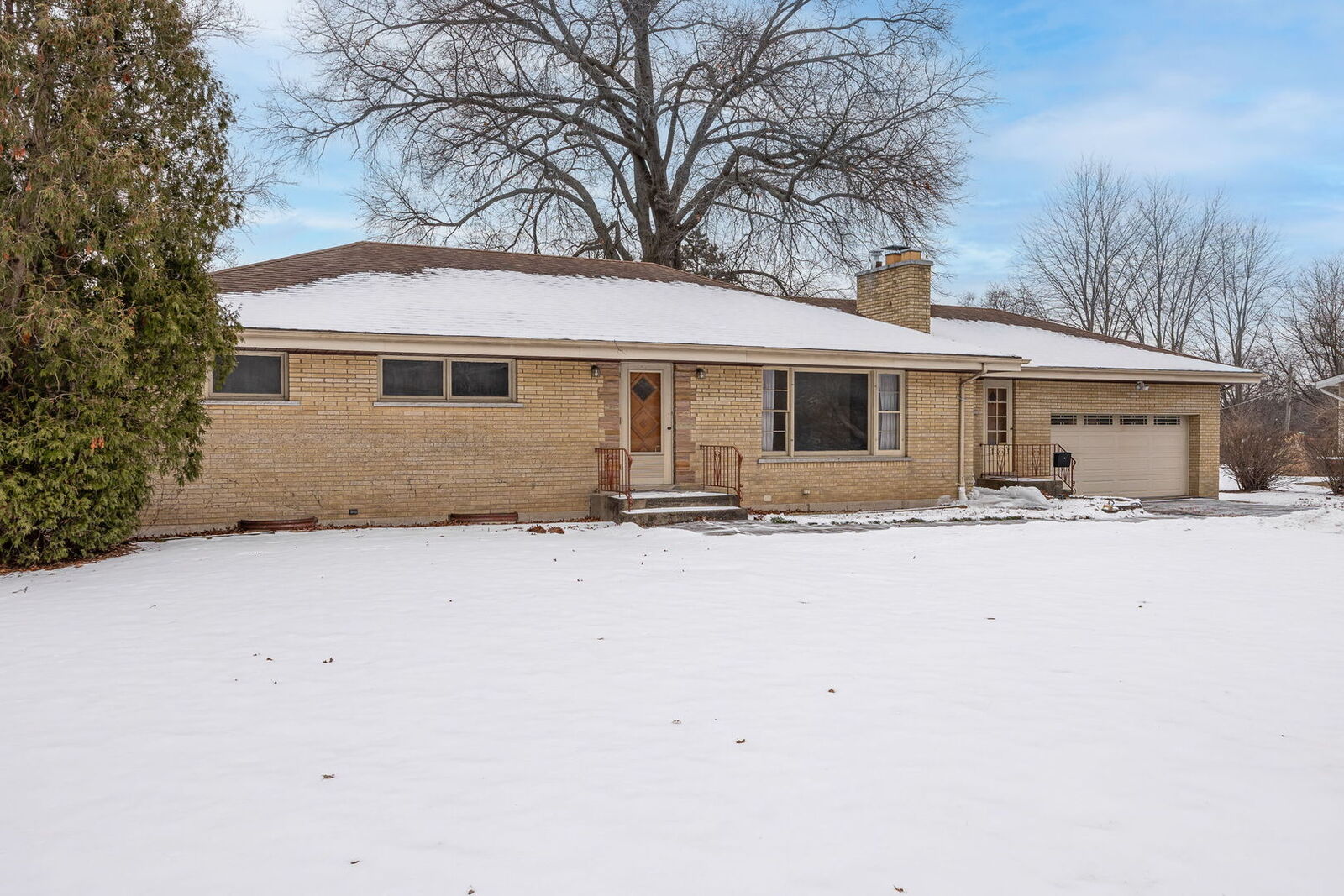 Property Photo:  1927 Warrenville Road  IL 60532 