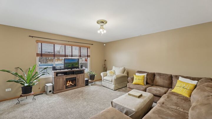 Property Photo:  6120 Smokey Ridge Drive  IL 60586 