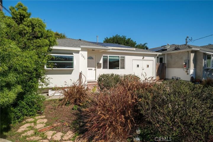 Property Photo:  1041 Avenue D  CA 90277 