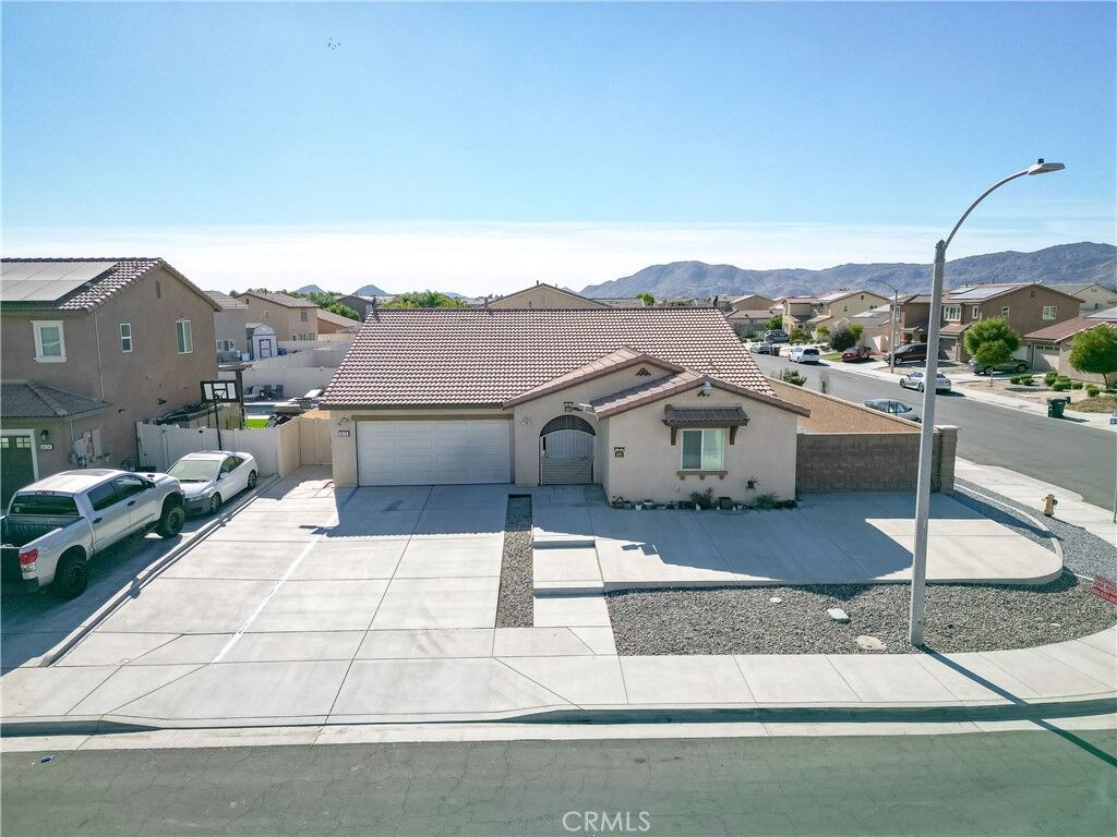 Property Photo:  1676 Hayloft  CA 92582 