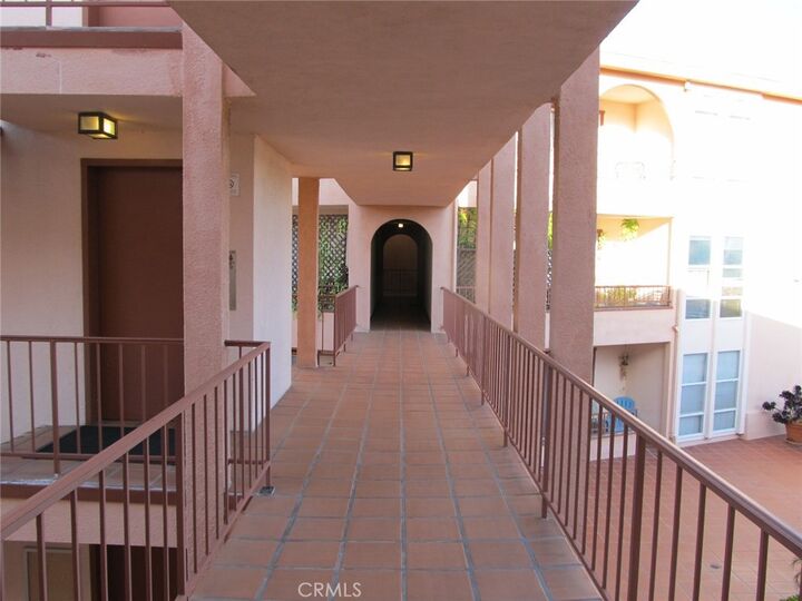 Property Photo: 2035 4th Street 202C CA 90405