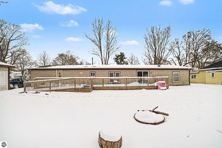 Property Photo:  147 E Elm Street  MI 48831 