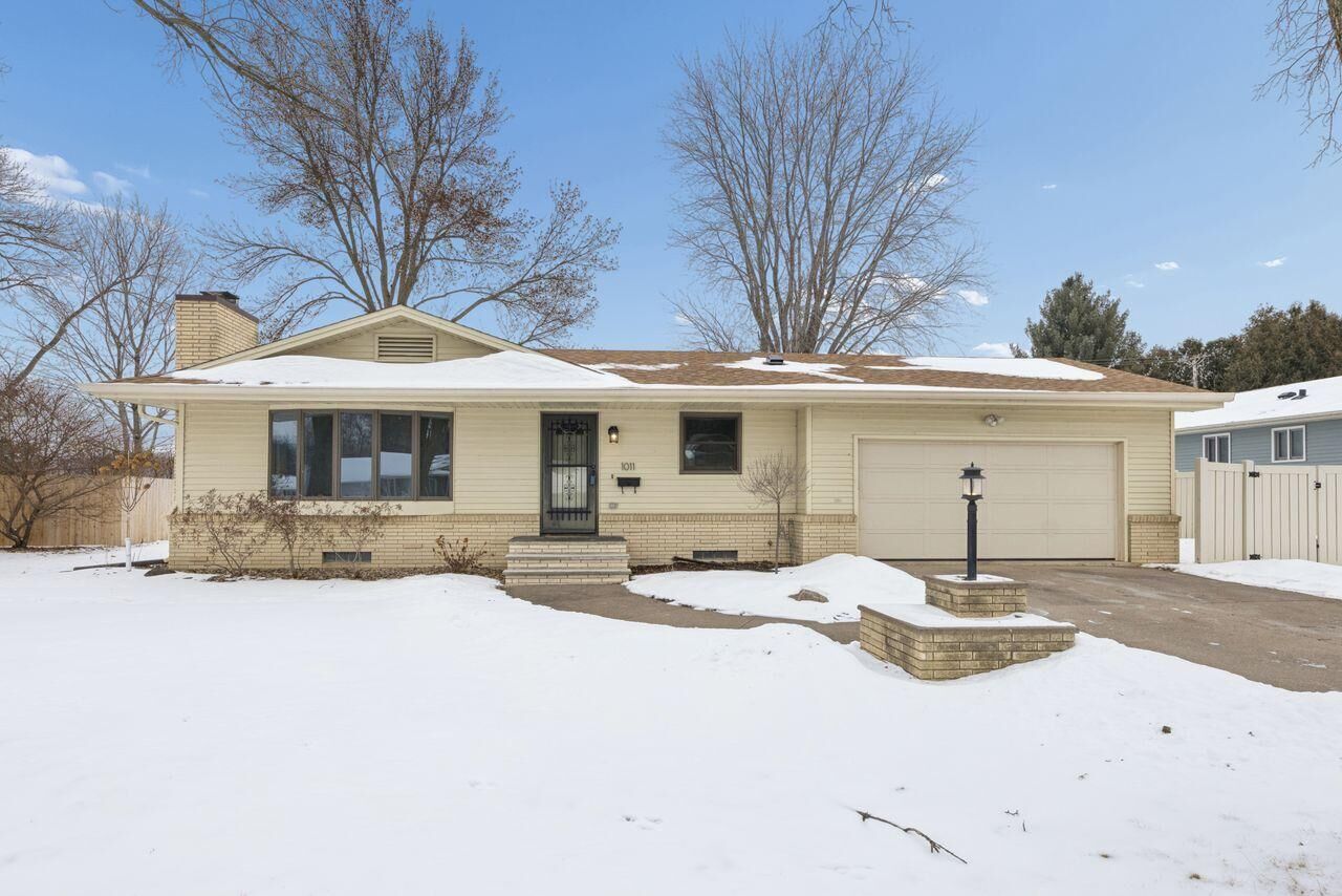 Property Photo:  1011 Hazel Street  WI 54022 