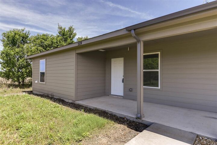 Property Photo:  221 Davenport  TX 76651 