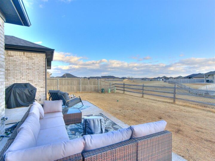 Property Photo:  10516 NW 33rd Place  OK 73099 