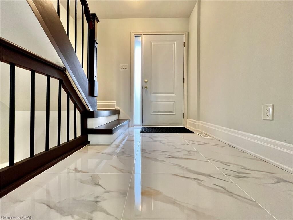 Property Photo: 1532 Lancaster Drive 41 ON L6H 2Z3