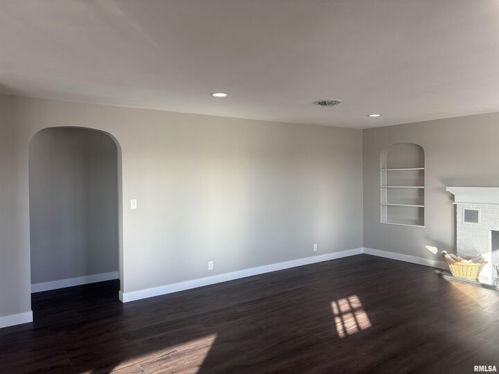 Property Photo:  707 W Santa Fe Street  IL 61369 