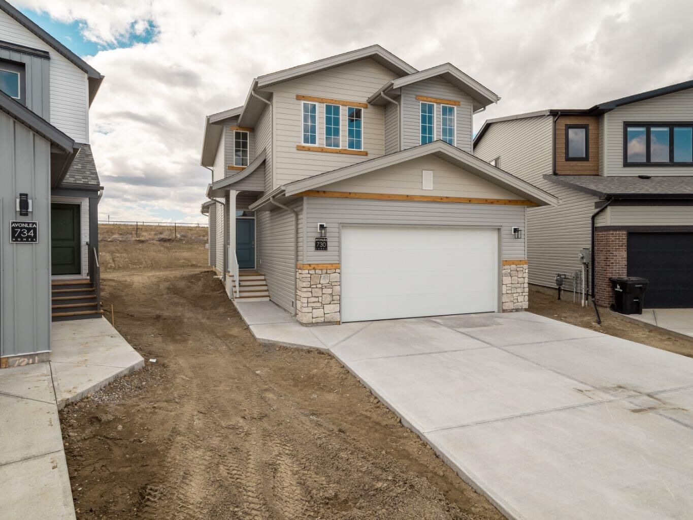 Property Photo:  730 Violet Place W  AB T1J 5V1 