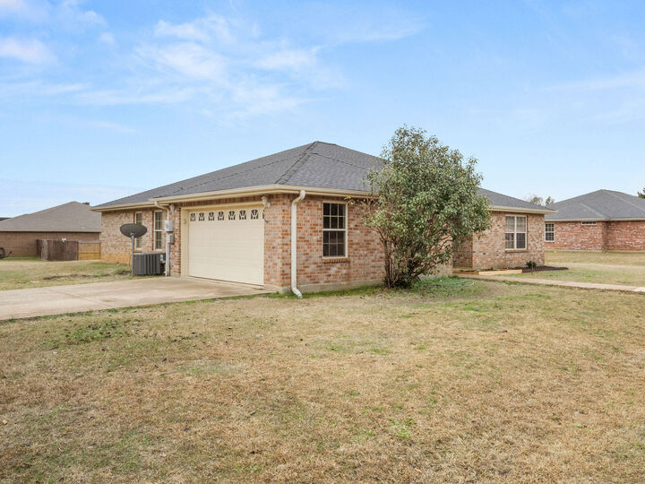 Property Photo: 6093 Fagan Cir LA 70634