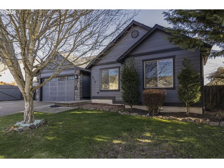 Property Photo:  612 N 6th St  OR 97111 