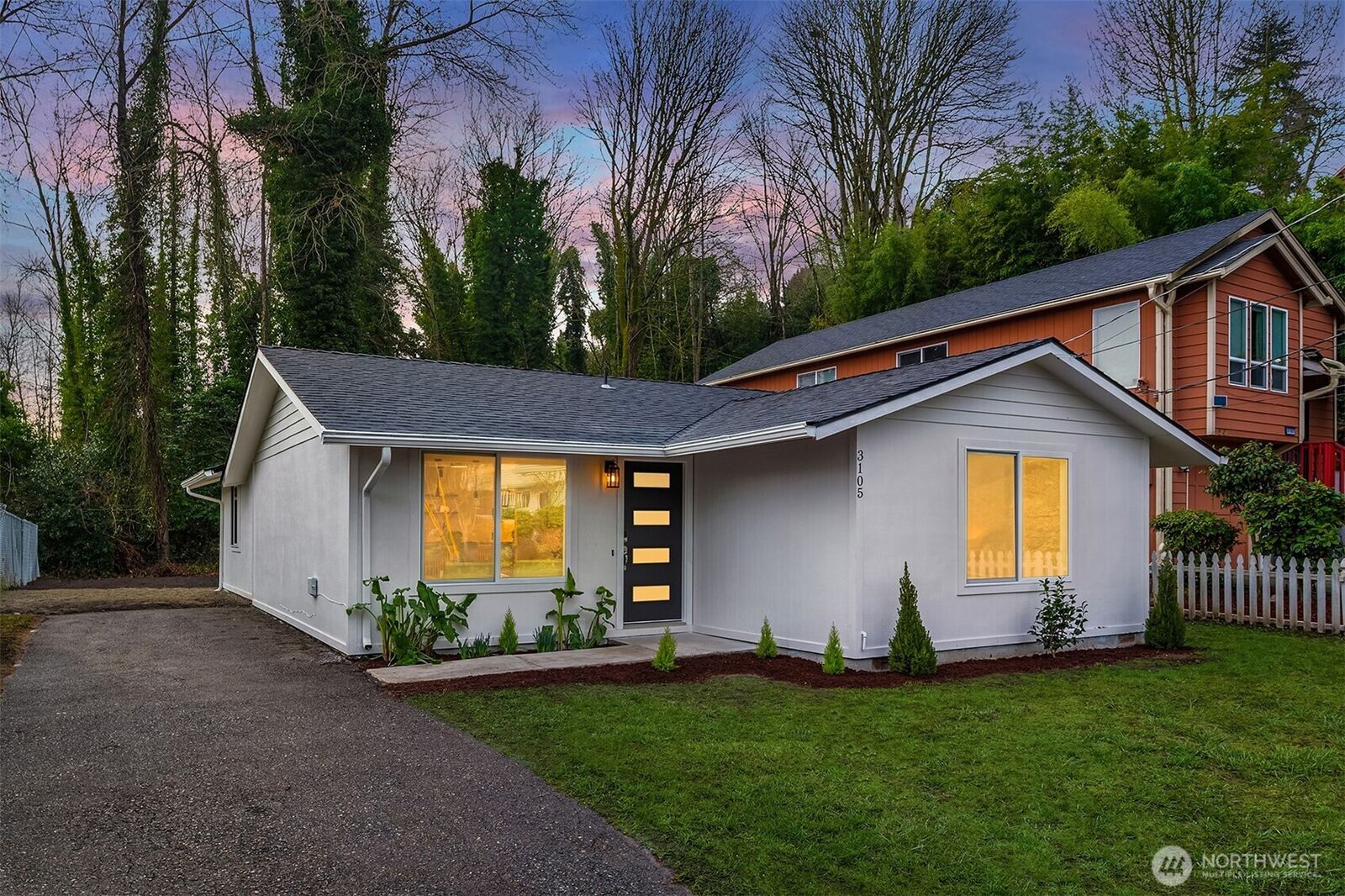 Property Photo:  3105 S Hudson St  WA 98108 