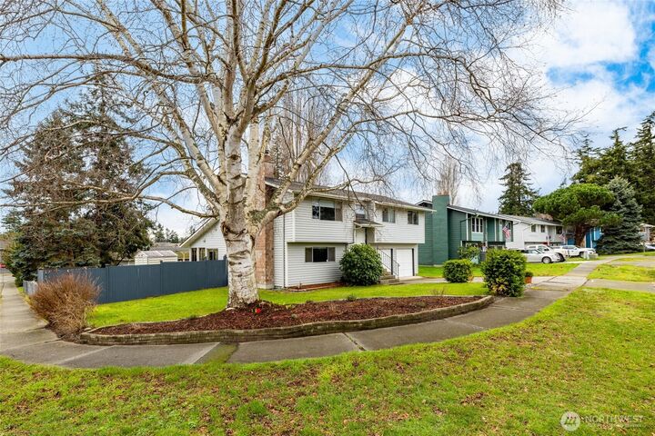 Property Photo:  953 NW Illahee Drive  WA 98277 