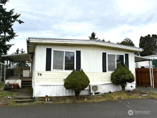 Property Photo:  12200  Stone Way N 74  WA 98133 