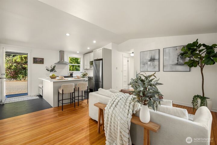 Property Photo:  1574 NE Park View Drive 1  WA 98110 