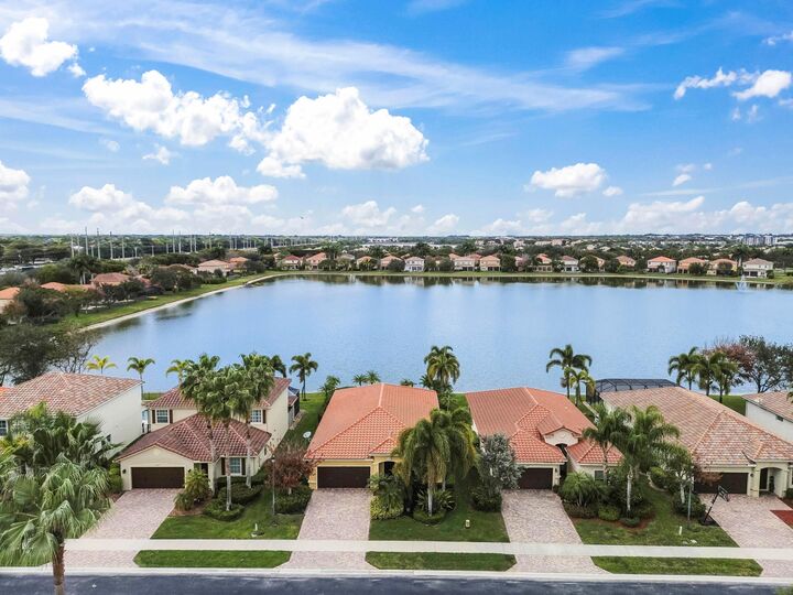 Property Photo:  10699 Ivanhoe Lane  FL 33414 