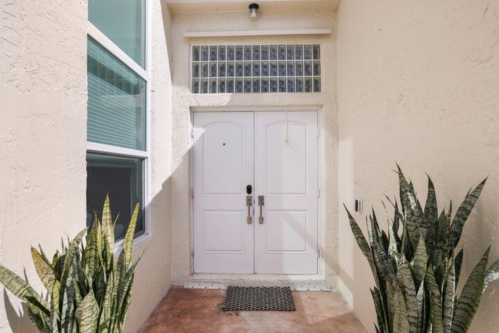 Property Photo:  29 Dogwood Circle  FL 33436 