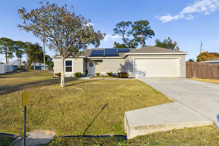 Property Photo:  417 SE Seahouse Drive  FL 34983 