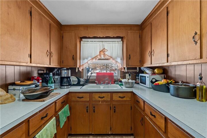 Property Photo:  87 Pinehurst Avenue  RI 02908 