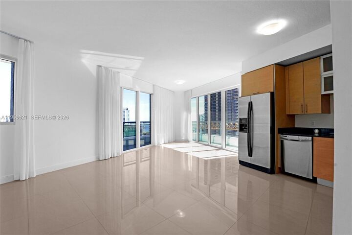 Property Photo: 60 SW 13th St 1700 FL 33130