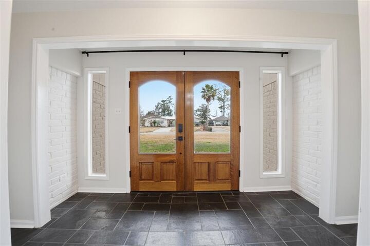 Property Photo: 1425 N Chateau Circle N LA 70605