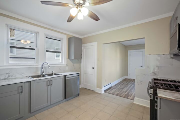 Property Photo: 18 Richmond Place CT 06902