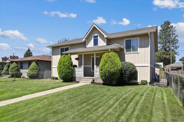 Property Photo: 1113 E Rowan Ave WA 99207