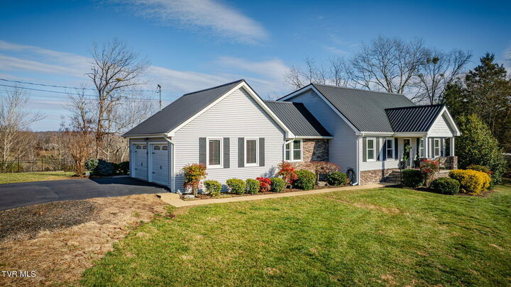 Property Photo:  512 Hideaway Farm Road  TN 37686 