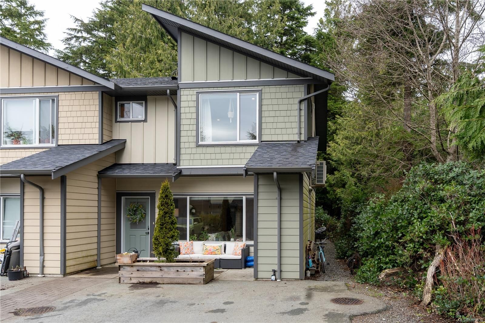 Property Photo:  625 Hellesen Dr 6  BC V0R 2Z0 