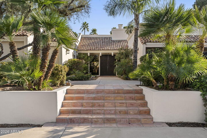 Property Photo: 5225 E Turquoise Avenue AZ 85253