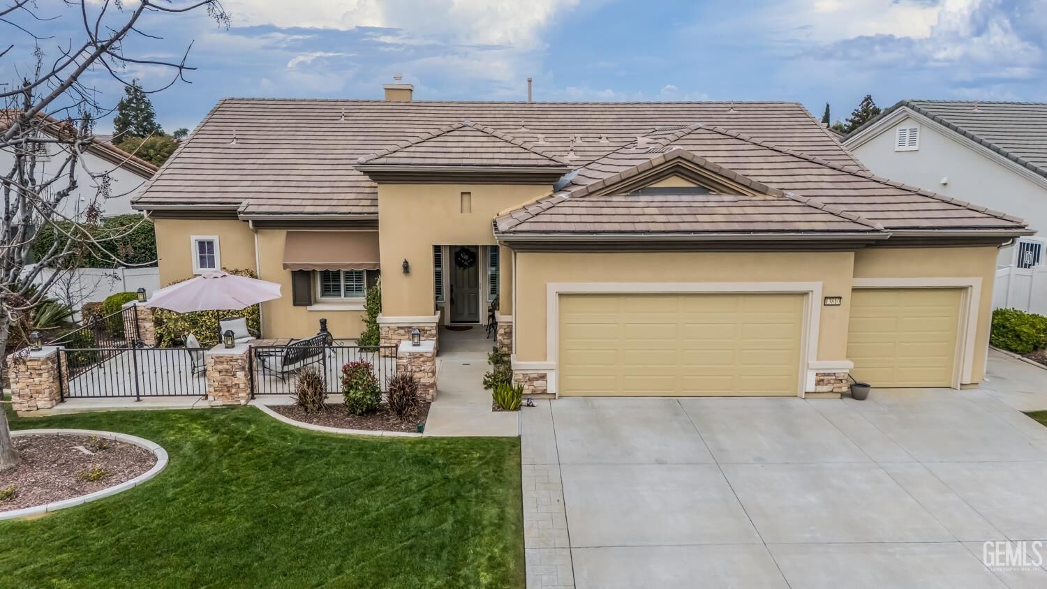 Property Photo:  13810 Blossom Ridge Drive  CA 93306 