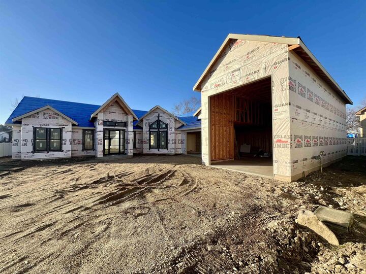 Property Photo:  1575 N Watershed Ln  ID 83669 