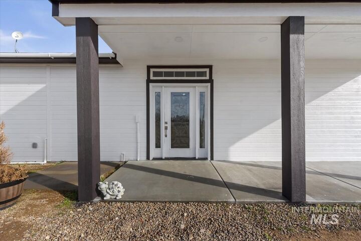 Property Photo:  2420 SW Buckey Dr  ID 83647 