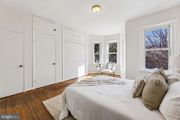 Property Photo:  812 North Carolina Avenue SE  DC 20003 