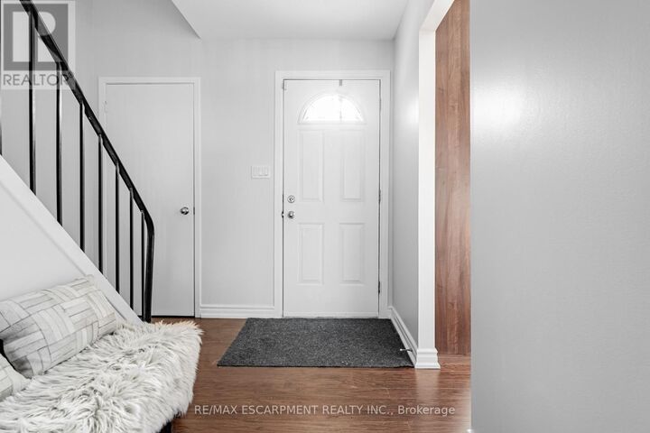 Property Photo:  6650 Falconer Drive 19  ON L5N 1B5 