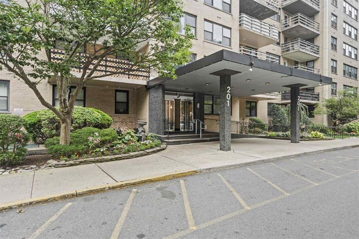 Property Photo:  201 St Pauls Ave 8F  NJ 07306 