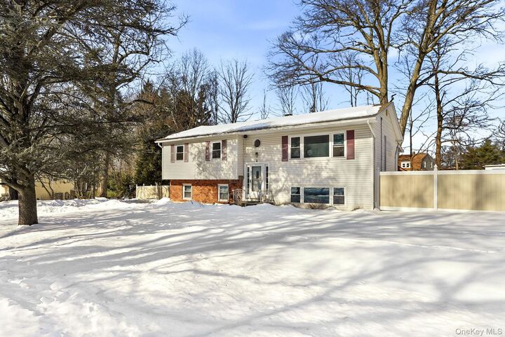 Property Photo:  4 Laura Drive  NY 10952 