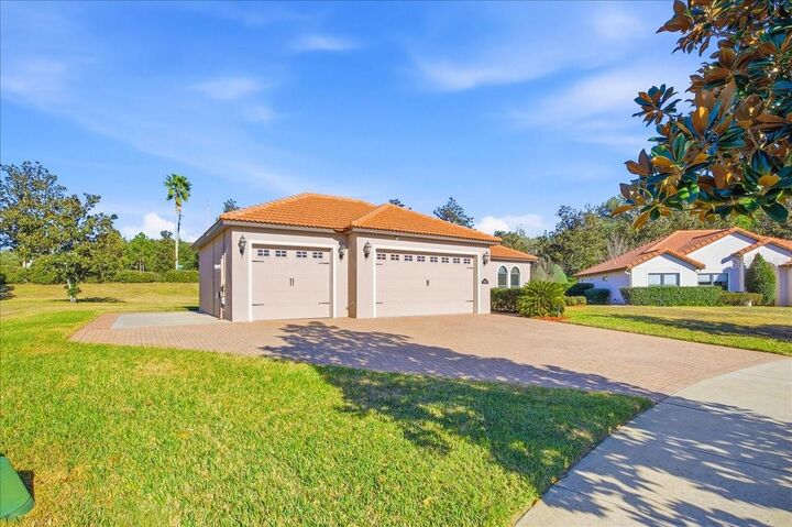 Property Photo:  10220 Yonaomi Circle  FL 34711 