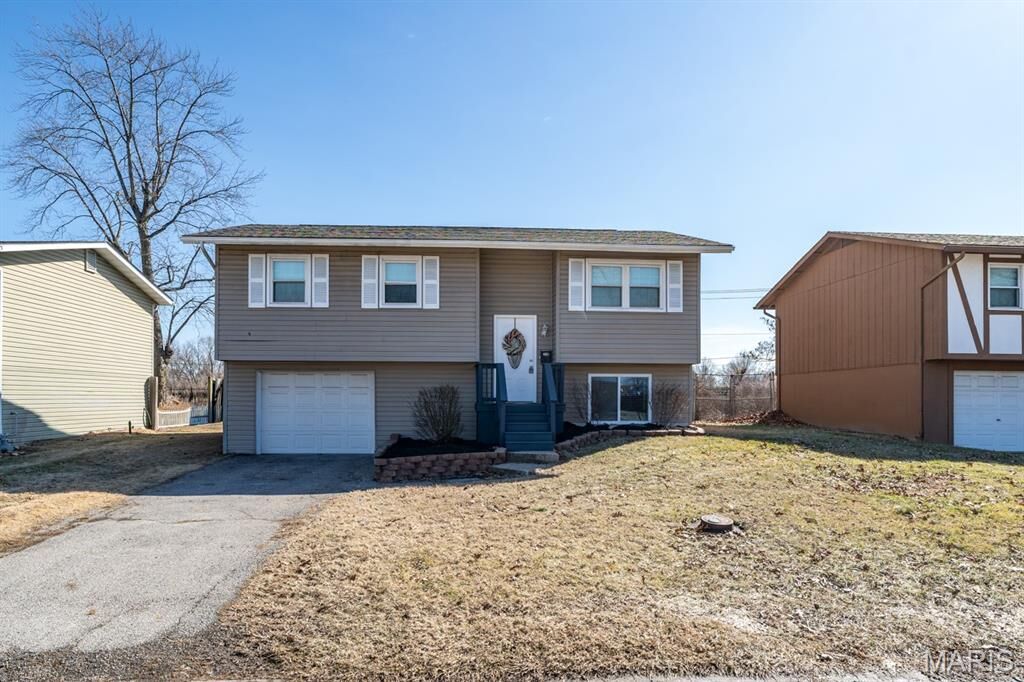 Property Photo:  35 Briarcliff Drive  IL 62040 