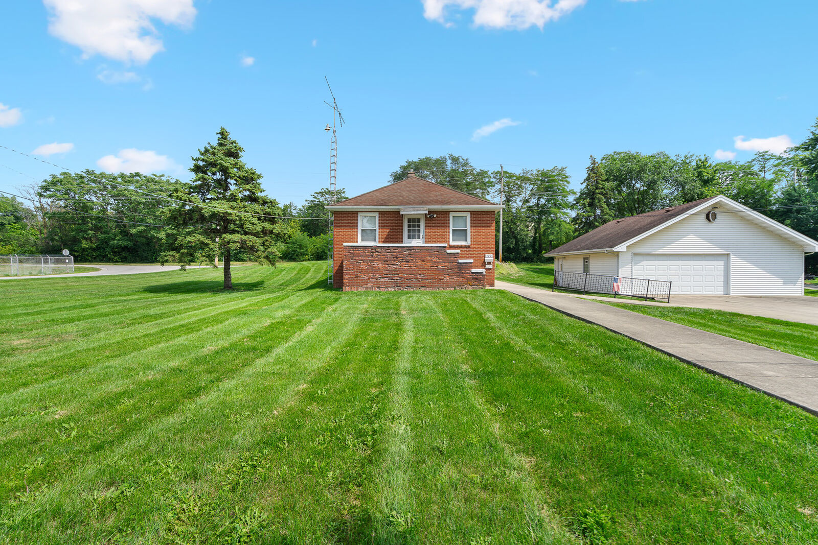 Property Photo:  500 Clinton Street  IL 60441 