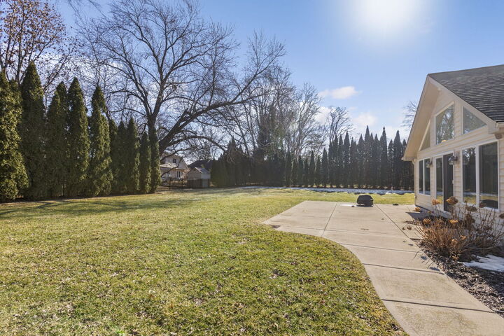 Property Photo:  2S671 Arrowhead Drive  IL 60189 