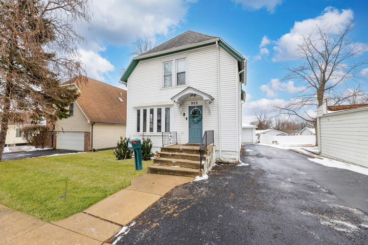 Property Photo:  900 Croghan Avenue  IL 60436 