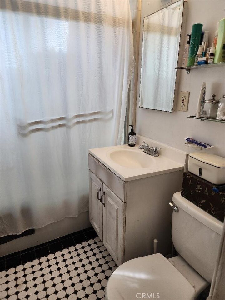 Property Photo:  319 E 98th Street  CA 90301 