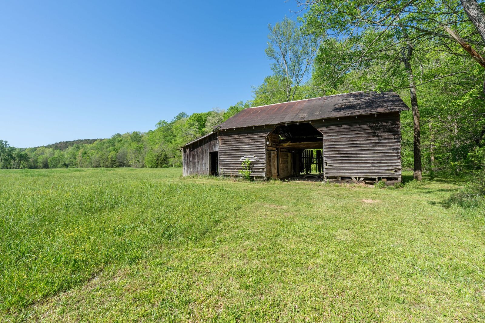 Property Photo:  3795 Wayland Springs Rd  TN 38463 