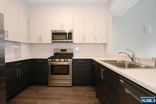 Property Photo:  764 New Bridge Road 2P  NJ 07666 