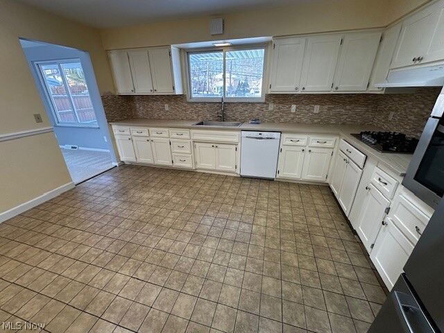 Property Photo:  7674 Daytona Drive  OH 44134 